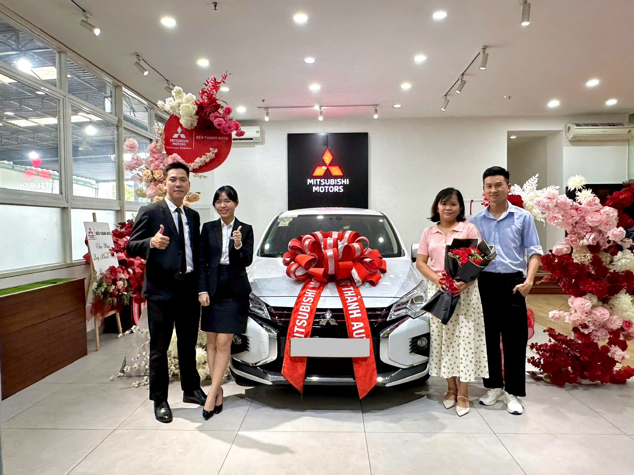 khách hàng nhận xe