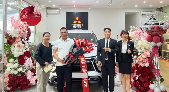 khách hàng nhận xe