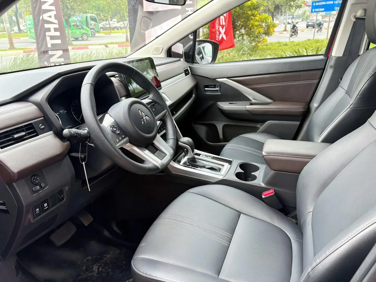 XPANDER PRE ĐỎ Nội thất