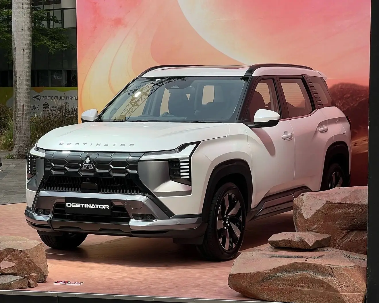 mitsubishi-destinator-chinh-thuc-ra-mat