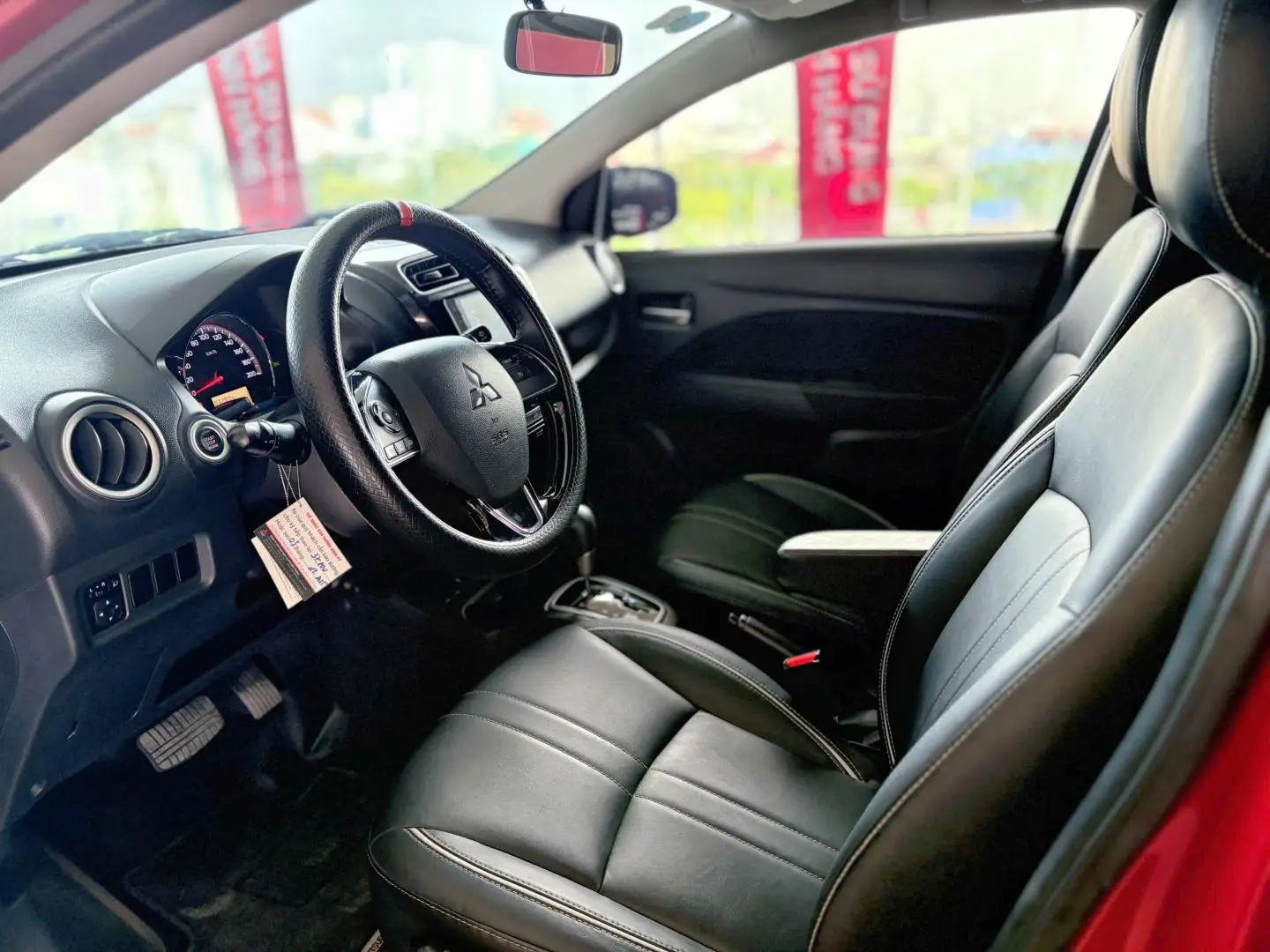 Attrage CVT 2023 Đỏ Nội Thất